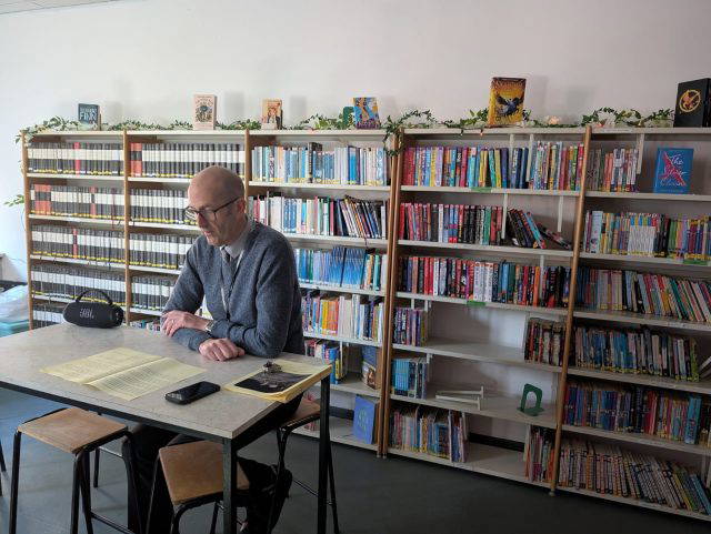 Last week we were lucky enough to have Mr Merryweather as our guest reader in the Reading Lodge! Thank you for sharing ‘Walking on the Moon’ with us, as part of Non-fiction November. Who will it be next? 👀
#HollyLodgeLife #ExpectToAchieve