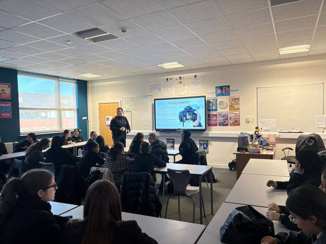 Recently Holly Lodge have worked with the LFC Employability Team and our Year 11 students on an Aspirations Day, designed to boost their confidence and encourage a positive mindset going into mock exams. They took part in various sessions focusing on resilience, setting goals, wellbeing and pathways to progress. Well done to all involved!
#HollyLodgeLife #ExpectToAchieve
