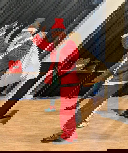 Year 9 were treated by a couple of special guests in their celebration assembly at the end of term! Well done to everyone who received awards ✨
#HollyLodgeLife #ExpectToAchieve