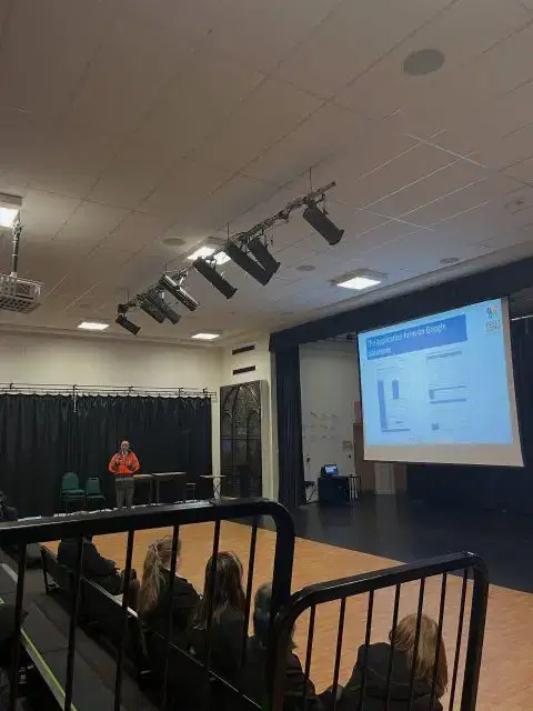 This afternoon our Year 11 students had another taste of sixth form at our information event, where they chatted to teachers and sixth formers about life here at Holly Lodge Sixth Form. We hope you have all the information you need to be able to make an informed choice about next year!
#HollyLodgeLife #ExpectToAchieve