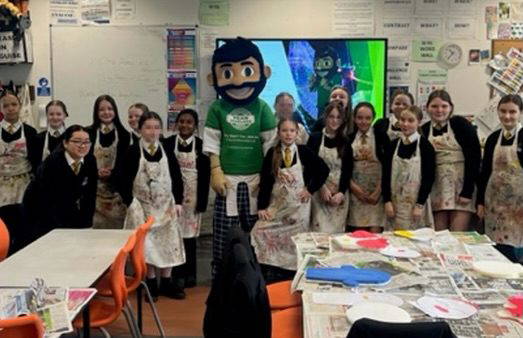 Year 7 were treated to another surprise visit from Harry the mascot from @wearewoodlands Woodlands Hospice, which provides palliative care and support to people with life-limiting illnesses and their families. Harry’s big smile cheered up our Year 7 Art class who are designing and creating mascots based on their own in collaboration with @thelfcfoundation @liverpoolfc Watch this space for the finished mascots!
#HollyLodgeLife #ExpectToAchieve