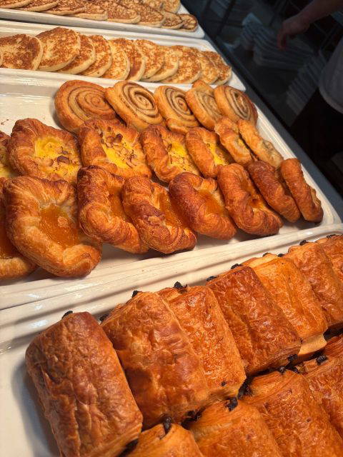 Winning forms of the Numeracy Challenge have been treated to a winners breakfast this week 🥐🥮Congratulations again to 7DFN, 8TBH, 9EMN and. 10DG! Who can win the final half term?
#HollyLodgeLife #ExpectToAchieve