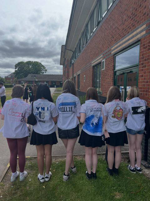 ✨🎓Year 11, Class of 2026 🎓✨
What a lovely celebration for our brilliant Year 11 cohort yesterday! Students came out in force with shirts to sign, thank you gifts, and lots of happy memories of the last 5 years. We are so proud of the work they have put in. Special thanks go to Amira and Darci for their blog, and Sophia for singing us out. See you all at prom!
#HollyLodgeLife #ExpectToAchieve